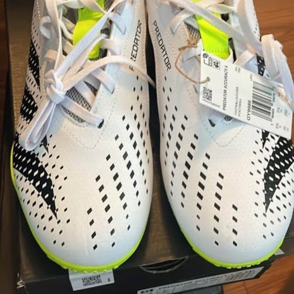 BRAND NEW men adidas predator accuracy indoor soccer shoes size US 10 - Picture 6 of 8